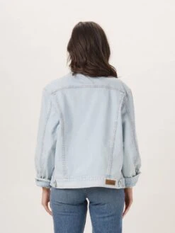 Women's Denim Trucker -The Normal Brand Shop NORMAL BRAND DAY2 ONMODEL 2022 02 23 KB5664 b5d7e3f0 5a61 48cd b132 6c172cb465b7