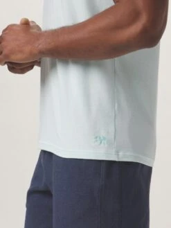 Active Puremeso V-Neck T-Shirt -The Normal Brand Shop NormalBrand 2022 02 22 On Model 14105 fd543b69 5dca 405f 976e 683895b061cb