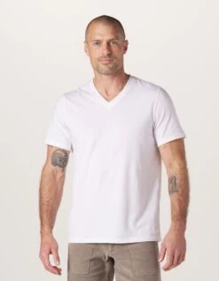 Active Puremeso V-Neck T-Shirt -The Normal Brand Shop PIC 2 32cfe770 1b6d 4291 b04e eb98b052951a