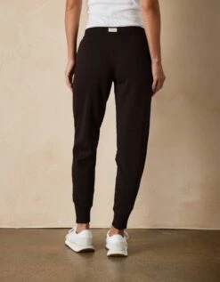 Jackie Premium Fleece Jogger -The Normal Brand Shop PIC 3 05ee0fb1 dc51 4df0 9300 d7d5457ac1b2