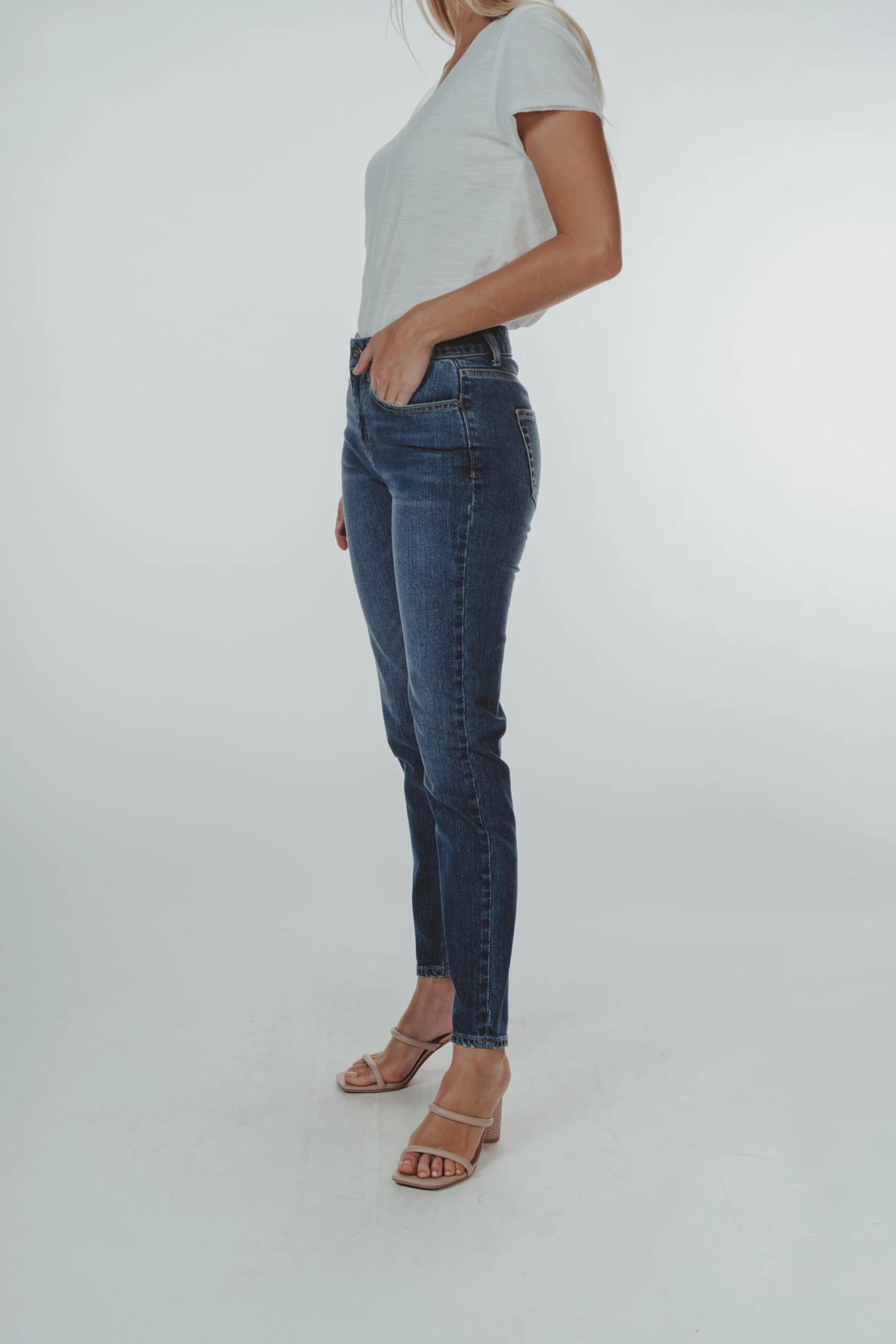 Mid-Rise Normal Jean 5 Mid-Rise Normal Jean - Image 3